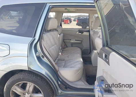 2010 Subaru Forester 2.5X Premium z USA, uszkodzony, nr VIN JF2SH6CC5AH744403